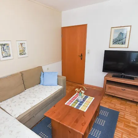 Beautiful Flat In With Pool Apartment *